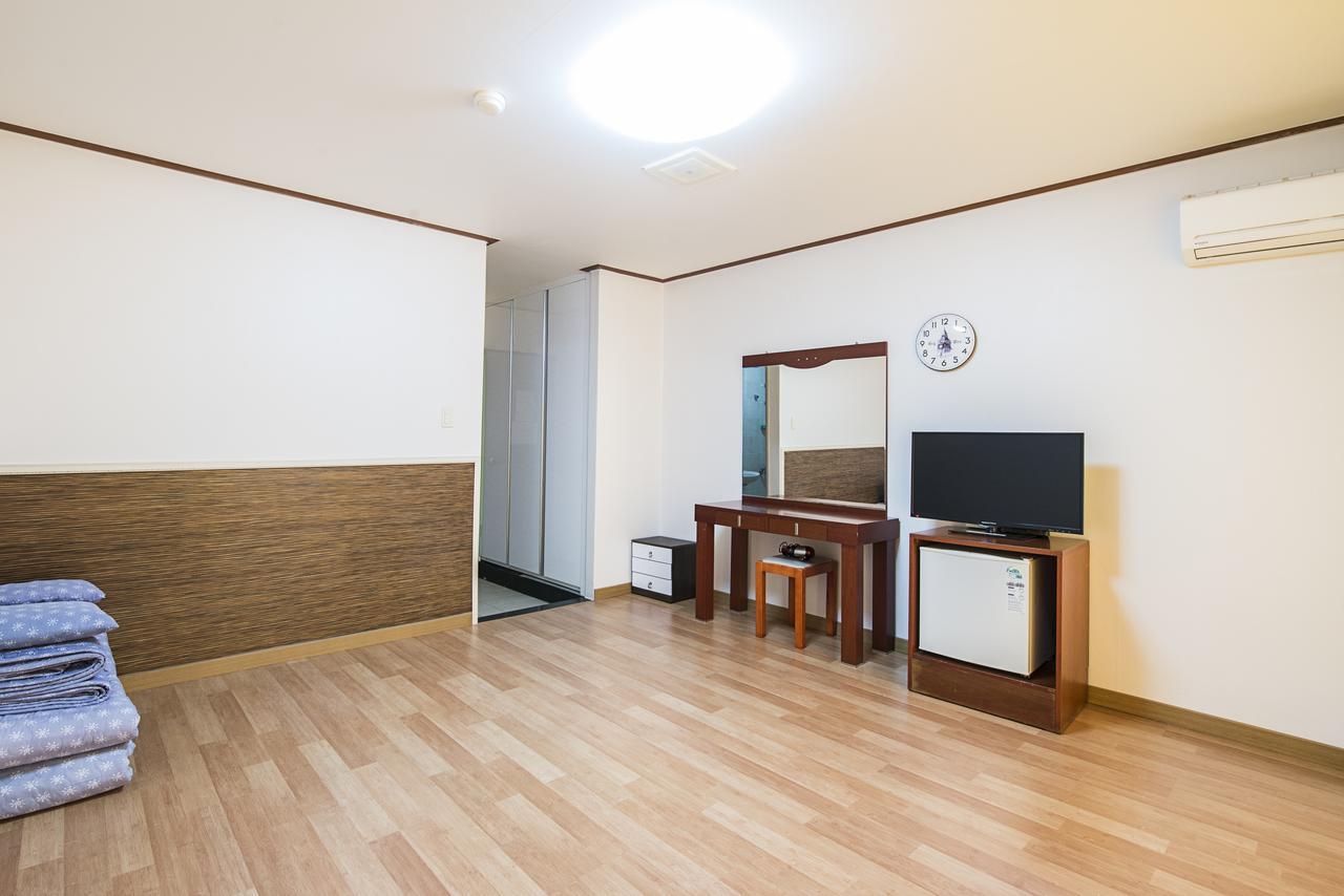 Jeju Youth Hostel Экстерьер фото