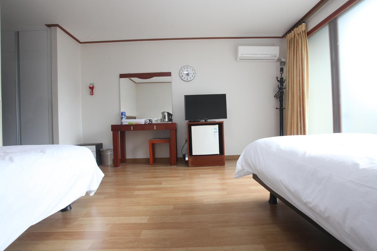 Jeju Youth Hostel Экстерьер фото