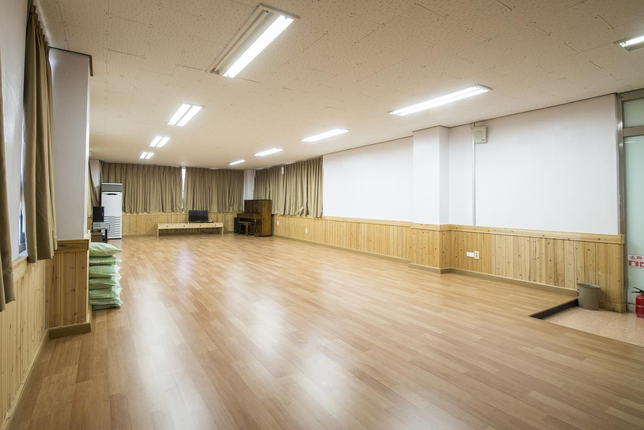 Jeju Youth Hostel Экстерьер фото