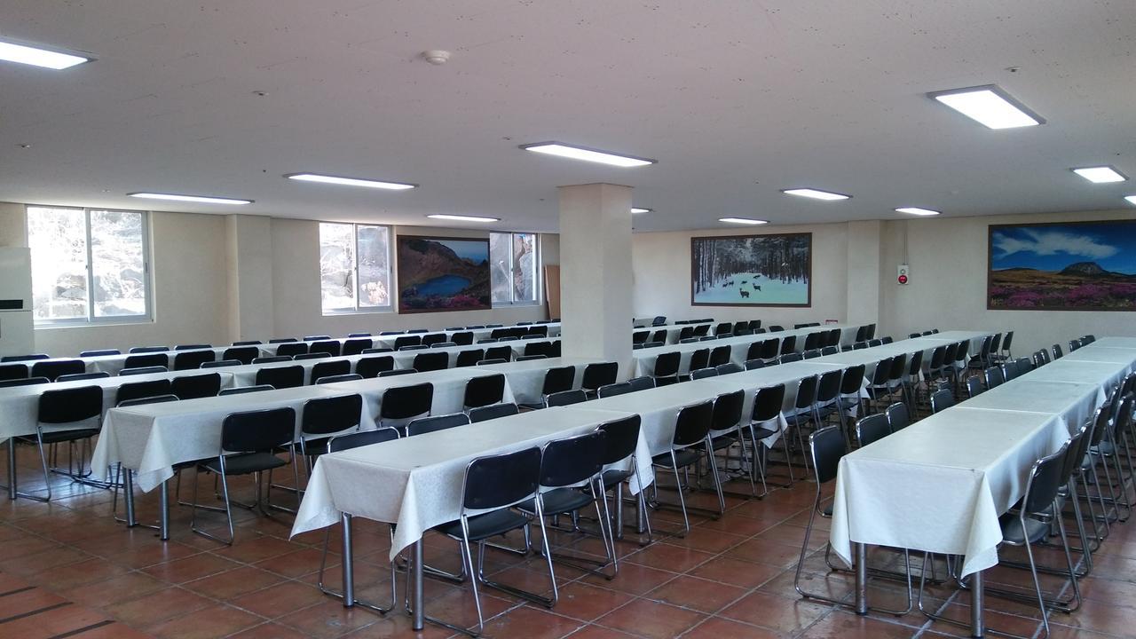 Jeju Youth Hostel Экстерьер фото